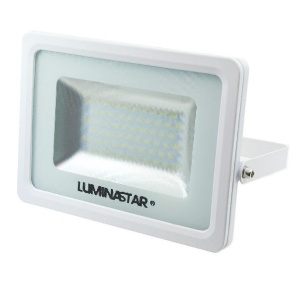 LED прожектор Luminastar 30W, студена светлина и IP65 – премиум избор за мощно и устойчиво външно осветление