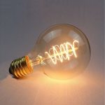 LED крушка с нажежаема жичка декоративна G95 E27 4W 2000K – Класически дизайн и комфортна светлина за изискани пространства