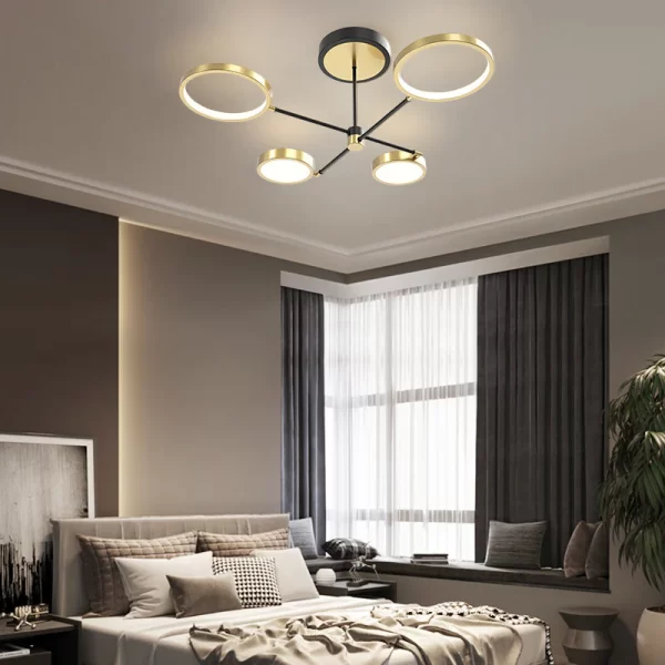 Луксозен геометричен csillár с LED пръстени DM9049-4 Черно/Златно – Модерно осветление и елегантен дизайн, идеален за изискани интериори