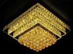 Златен LED полилей, пирамидален дизайн, DM112/600×600 – изтънченост и блясък за елегантни среди