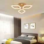 Модерен LED полилей DM Living, модел DM301/3 – Регулируемо осветление и елегантен дизайн със златно покритие за съвременни стаи