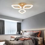 Модерен LED полилей DM Living, модел DM301/3 – Регулируемо осветление и елегантен дизайн със златно покритие за съвременни стаи