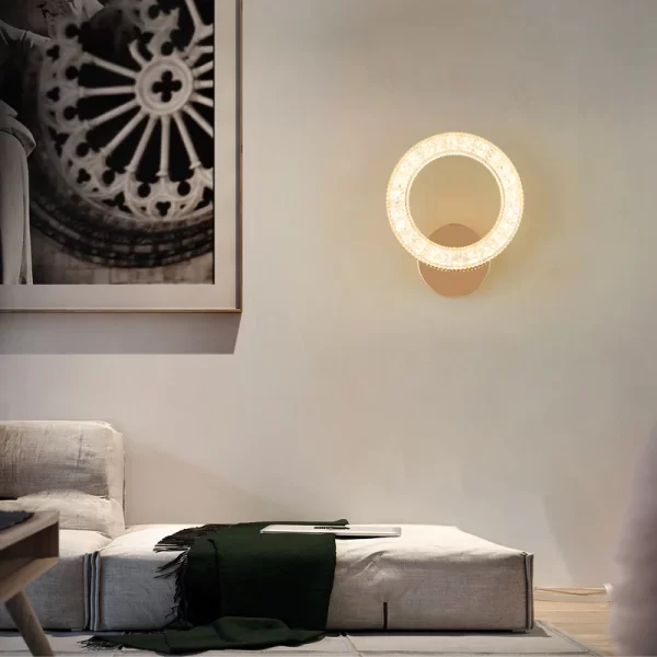 Луксозен LED аплик DM Living, Модел DM300/1, Златен – Елегантен Дизайн и Премиум Осветление за Всяко Пространство