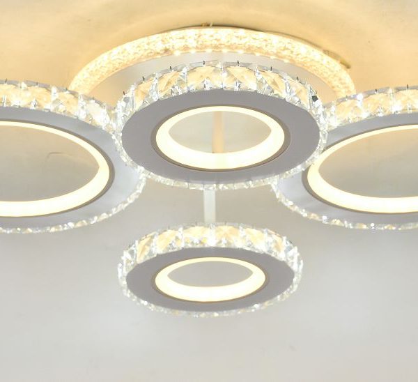 Елегантен бял LED csillár DM9002/2+2 – Многофункционално осветление с дистанционно управление за стилни интериори